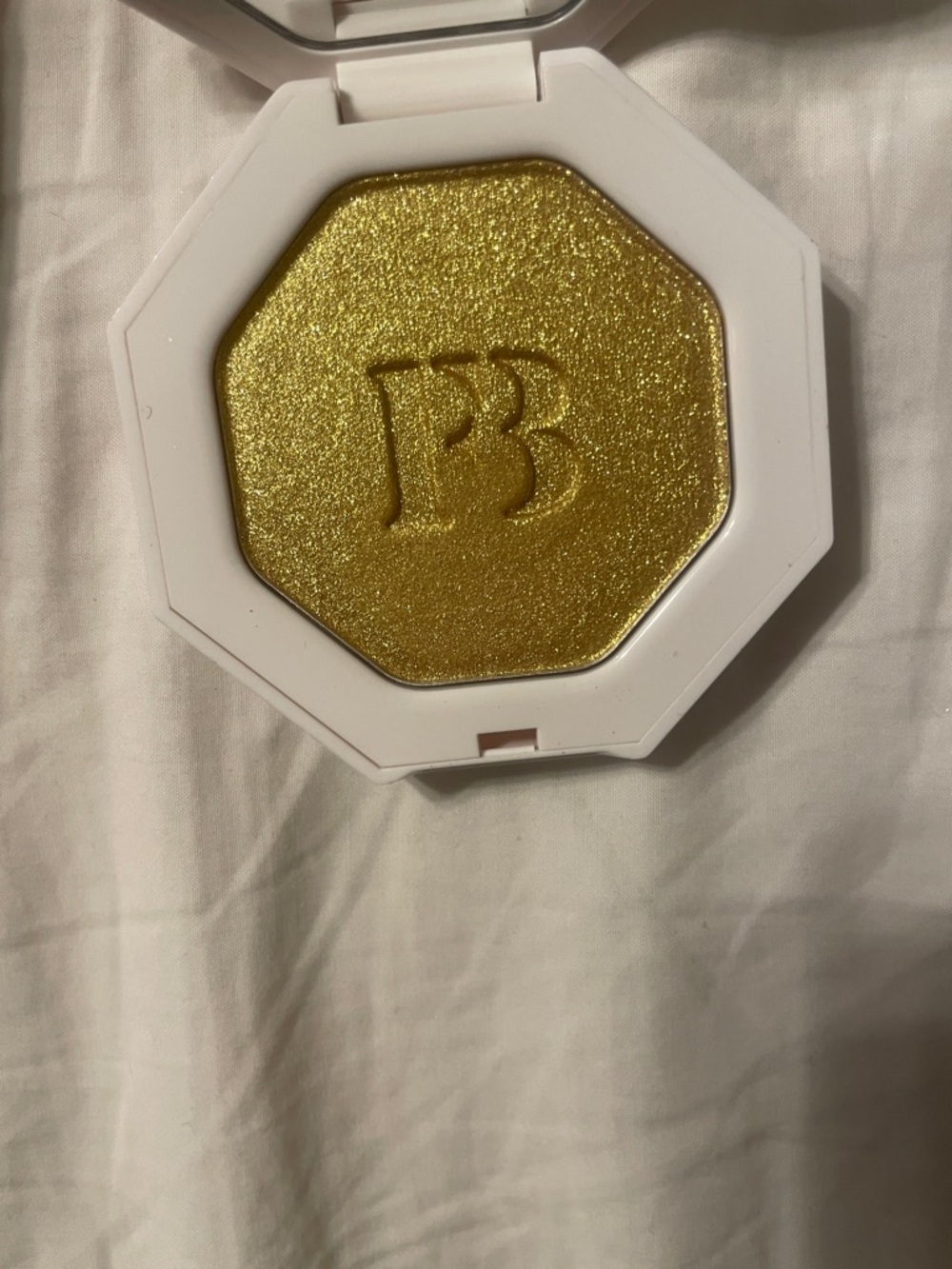 Fenty Beauty Golden Highlighter trophy wife